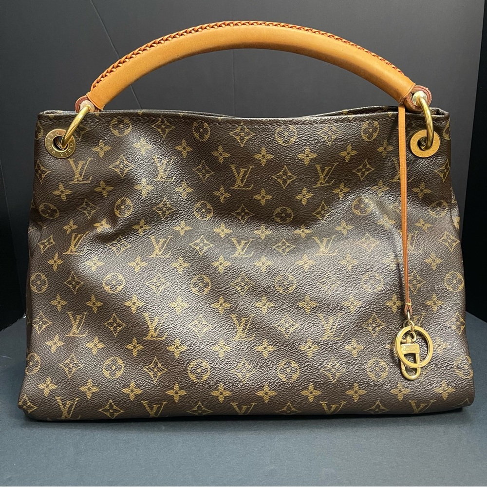 EUC Louis Vuitton Artsy MM